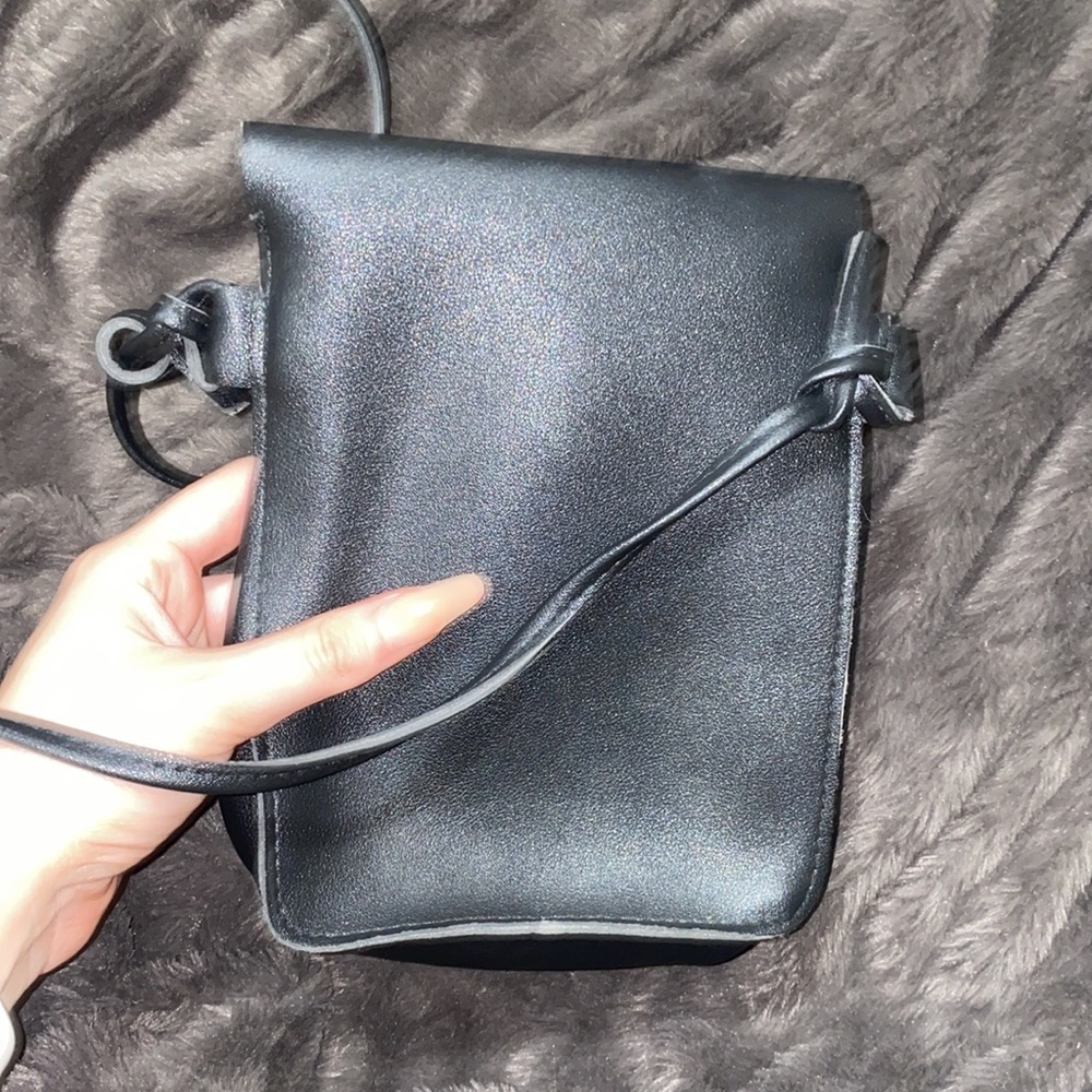 🐛Small Faux leather crossbody purse! - Picture 6 of 7